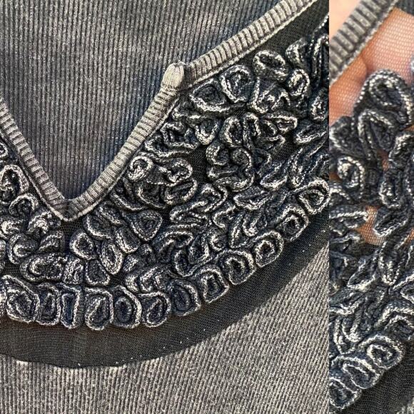 Gimmicks By BKE Buckle in Gray Black Ribbed sheer wonderful Condition Size M - Picture 2 of 4